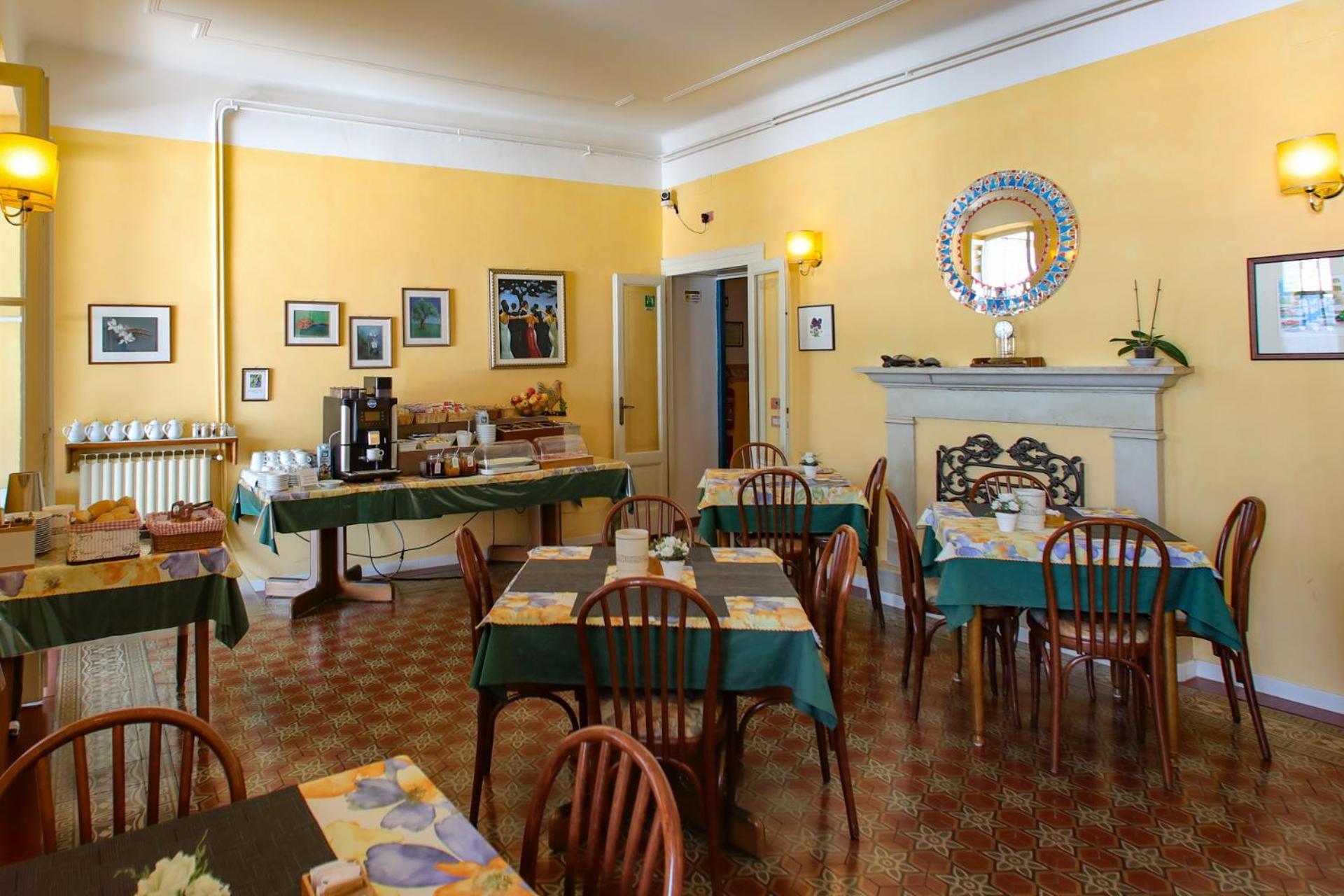 Hotel Garni Riviera Gargnano Exterior photo